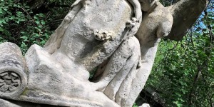 Beitragsbild des Blogbeitrags Historischer Spaziergang mit morbidem Charme: der St.Marxer Friedhof