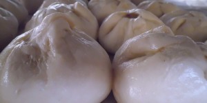 Beitragsbild des Blogbeitrags Auf der Plunderstraße geht’s rund – wie die Zwetschge in die Rohrnudel kommt