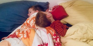 Beitragsbild des Blogbeitrags Mama kann alles. Außer in Ruhe schlafen.