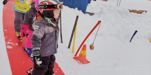 Beitragsbild des Blogbeitrags Skifahren lernen: Wann am besten starten?