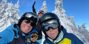 Beitragsbild des Blogbeitrags Skifahren mit Kindern – so behalten alle die Nerven