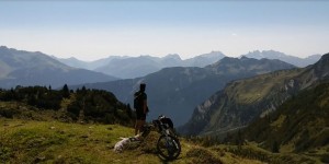 Beitragsbild des Blogbeitrags Cycling Adventure: A Transalpine Endurance Trip 