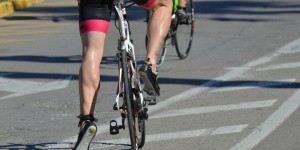 Beitragsbild des Blogbeitrags Pros & Cons: Should Cyclists Shave Their Legs? 