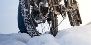 Beitragsbild des Blogbeitrags How to Choose the Right Tires in Winter 