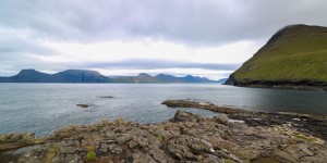 Beitragsbild des Blogbeitrags Packliste für 1 Woche Färöer-Inseln + Tipps und Empfehlungen 