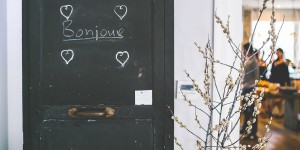 Beitragsbild des Blogbeitrags Französisch lernen: 7 Tipps, wie du deine Sprachkenntnisse (fast) kostenlos vor einer Reise aufbessern kannst 