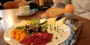 Beitragsbild des Blogbeitrags Food- & Travelguide Vienna für VegetarierInnen und VeganerInnen