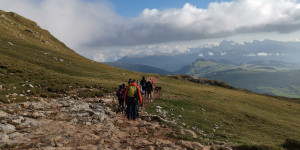 Beitragsbild des Blogbeitrags Sonnenaufgangswanderung auf den Schlern (2.564 m) in Südtirol 