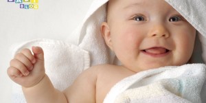 Beitragsbild des Blogbeitrags Baby baden – Den Wasserspaß genießen