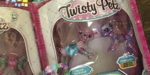 Beitragsbild des Blogbeitrags Twisty Petz – Das Verwandlungsarmband für Kinder