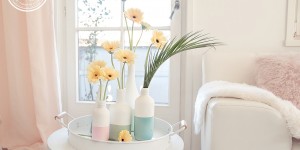 Beitragsbild des Blogbeitrags Trendige Vasen aus Flaschen mit Chalk Paint Spray selber machen 