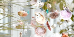 Beitragsbild des Blogbeitrags Sommerliches Windspiel aus Muscheln und Glassteinen selber machen