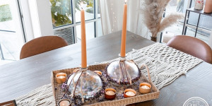 Beitragsbild des Blogbeitrags So verwandelst du eine gewöhnliche Glasflasche in einen dekorativen Kerzenständer