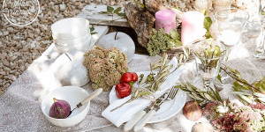 Beitragsbild des Blogbeitrags Lasst uns den Herbst feiern! Natürliche Tischdeko-Ideen für den Herbst