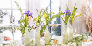 Beitragsbild des Blogbeitrags So zauberst du aus Flaschen eine wunderschöne Vasendeko für den Frühling
