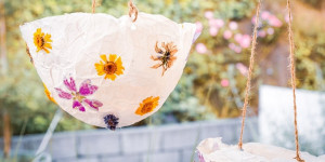 Beitragsbild des Blogbeitrags Gartenlampions aus Luftballon und Pappmaché basteln