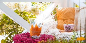 Beitragsbild des Blogbeitrags Herbstlicher Beerenkranz mit Windlicht