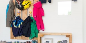 Beitragsbild des Blogbeitrags Unser Montessori-inspirierter Garderobenbereich und ein Trick ;-)