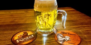 Beitragsbild des Blogbeitrags Kozel: Biertrinken mit einem Ziegenbock 