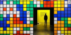 Beitragsbild des Blogbeitrags „Invader Rubikcubist“ in Brüssel 