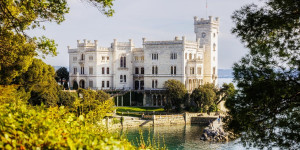 Beitragsbild des Blogbeitrags Triest: Wanderung zum Schloss Miramare 