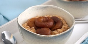 Beitragsbild des Blogbeitrags [Frühstück] Dinkel-Porridge mit getrockneten Marillen 