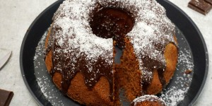Beitragsbild des Blogbeitrags [Süße Sünden] Schokoladen-Kokos-Kuchen mit Schuss 