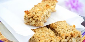 Beitragsbild des Blogbeitrags [Snacks] Müsliriegel selber machen: Hafer-Cashew-Riegel 