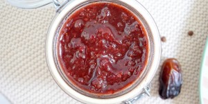 Beitragsbild des Blogbeitrags [Einkochen] Erdbeer-Dattel-Chutney mit Chili 