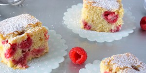 Beitragsbild des Blogbeitrags [Süße Sünden] Himbeer-Kokos-Kuchen 