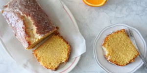 Beitragsbild des Blogbeitrags [Süße Sünden] Saftiger Orangenkuchen mit Zuckerguss 