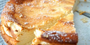 Beitragsbild des Blogbeitrags [Süße Sünden] Cremiger Topfenkuchen ohne Boden 