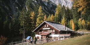 Beitragsbild des Blogbeitrags Lehnberghaus mit Aussichtsplattform Lacke | Mieminger Berge, Tirol 