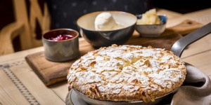 Beitragsbild des Blogbeitrags So a Schmarrn! Bayerns fluffigstes Kaiserschmarrn Rezept