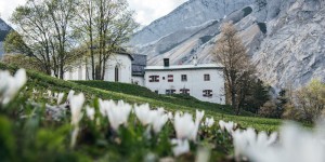 Beitragsbild des Blogbeitrags Wanderung nach St.Magdalena im Halltal - Genusstour zwischen ragenden Felswänden