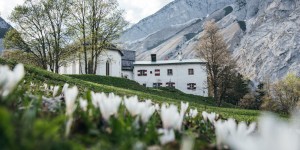 Beitragsbild des Blogbeitrags Wanderung nach St.Magdalena im Halltal - Genusstour zwischen ragenden Felswänden 