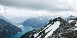 Beitragsbild des Blogbeitrags die beste Aussicht auf den Achensee - Wanderung auf die Seekarspitze