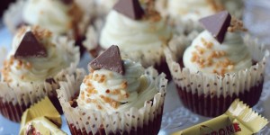 Beitragsbild des Blogbeitrags Toblerone Cupcakes mit Buttercreme 