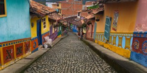 Beitragsbild des Blogbeitrags Trip to Guatape & El Peñol // Colombia