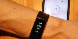 Beitragsbild des Blogbeitrags Alltagstracking per Fitbit Charge 3: Schritte und Puls-Daten in der Fitbit App