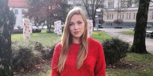 Beitragsbild des Blogbeitrags Red glitter sweater 