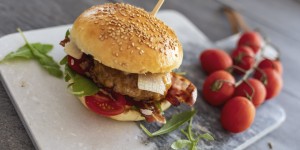 Beitragsbild des Blogbeitrags Lillytime Burger mit selbstgemachten Burger Buns