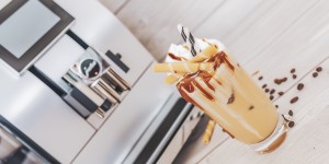 Beitragsbild des Blogbeitrags Salty Iced Caramel Coffee inkl. Gewinnspiel
