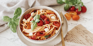 Beitragsbild des Blogbeitrags Spaghetti in cremiger Tomaten-Mozzarella-Sauce