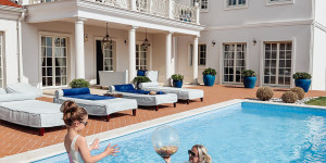 Beitragsbild des Blogbeitrags Urlaub der Extraklasse in der Luxusvilla Lea