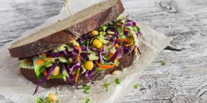 Beitragsbild des Blogbeitrags Greenpeace-Marktcheck: Veganes Angebot der Supermärkte überwiegend „Gut“