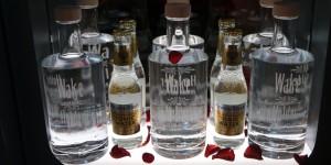 Beitragsbild des Blogbeitrags Andi Flatscher überrascht mit eigenem Wakeholder Gin