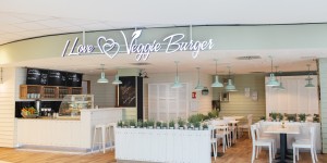 Beitragsbild des Blogbeitrags Österreichs größtes veganes Restaurant öffnet seine Pforten