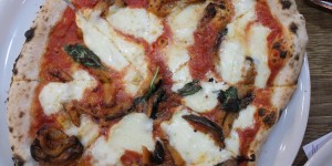 Beitragsbild des Blogbeitrags Pizza Pizza – Little Napoli in der Leopoldstadt 