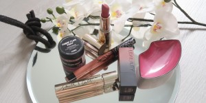 Beitragsbild des Blogbeitrags Meine Liebsten Lippenprodukte für den Sommer – Themenwoche 